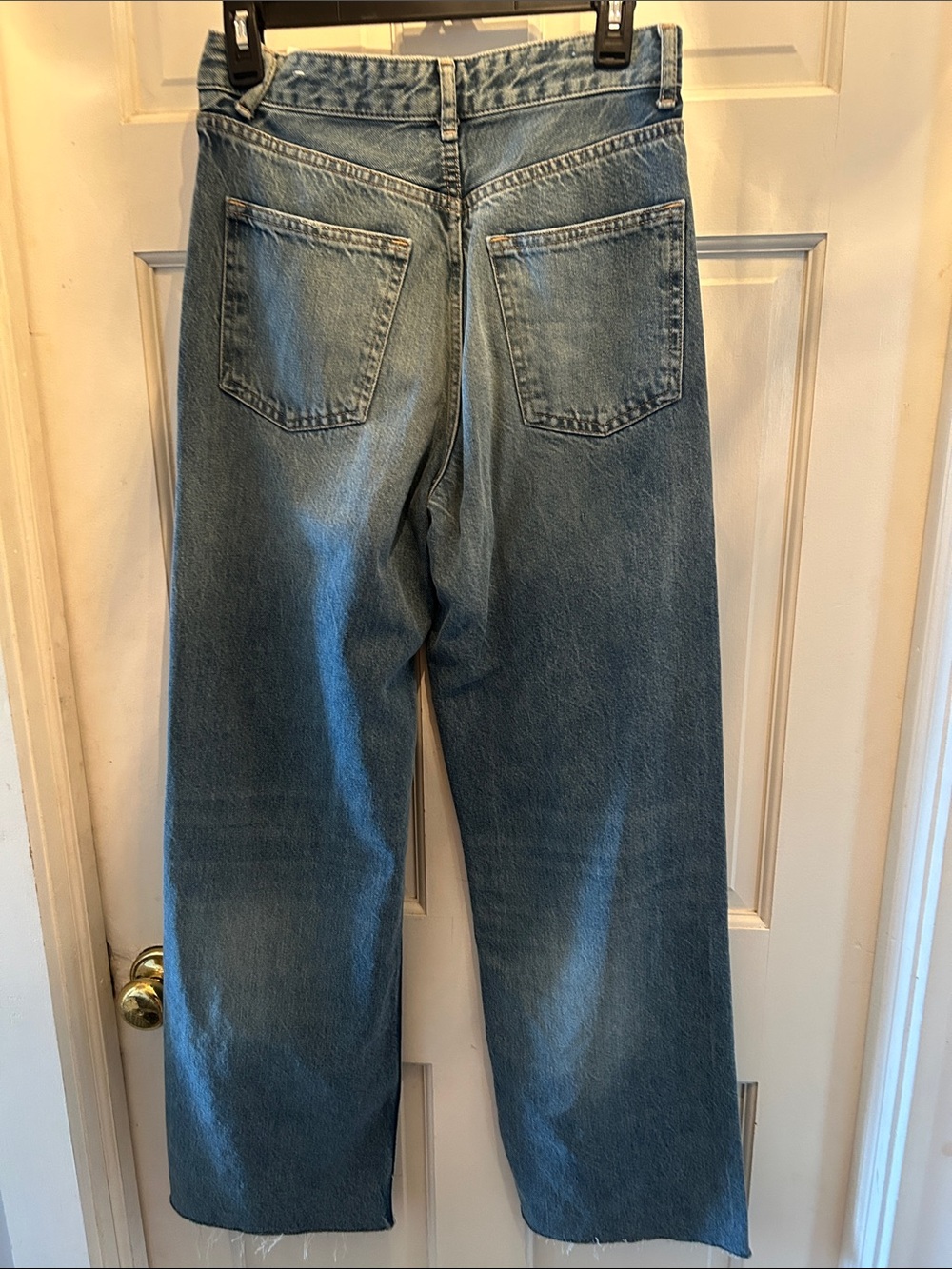 Zara Women's Straight-Leg Jeans in Light Blue Wash - Picture 2 of 8